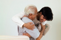 7 beneficios de acompañar a un adulto mayor para tu vida